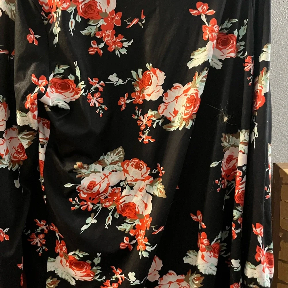 Floral Black and Red Kimono - Picture 3 of 3